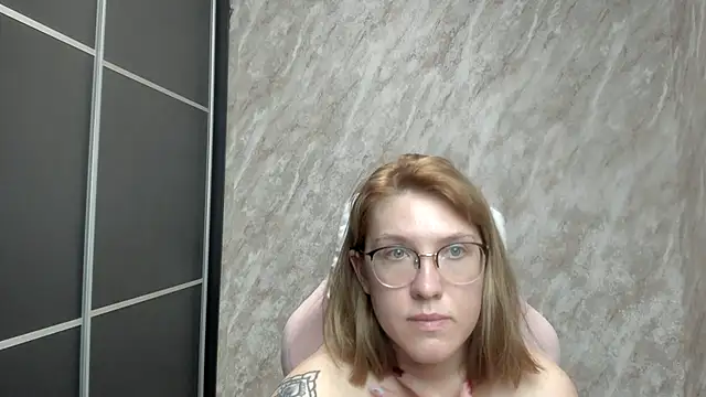 Snapshot of Reginasmilee chatting on 13, 2, 2025 Reginasmilee online show from 13, 2, 2025