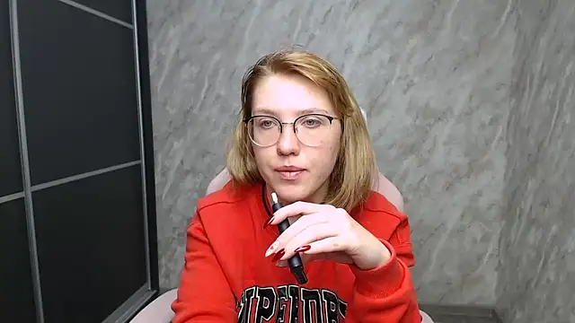 Snapshot of Reginasmilee chatting on 19, 2, 2025 Reginasmilee online show from 19, 2, 2025