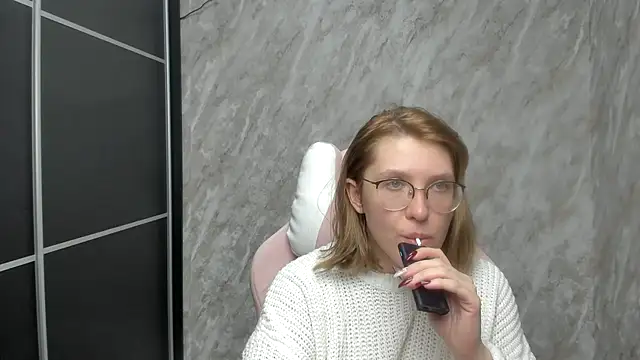 Snapshot of Reginasmilee chatting on 23, 2, 2025 Reginasmilee online show from 23, 2, 2025