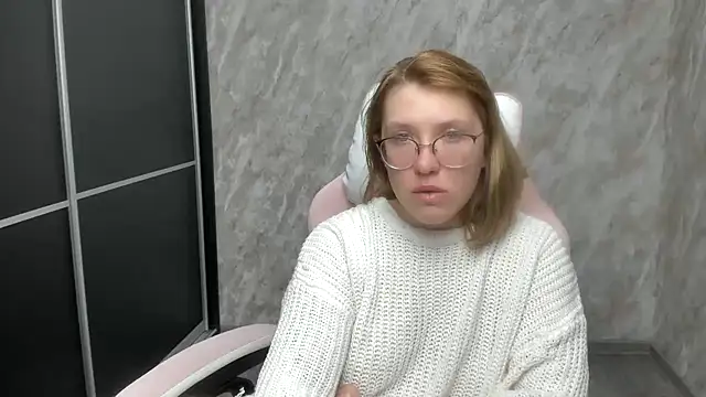 Snapshot of Reginasmilee chatting on 24, 2, 2025 Reginasmilee online show from 24, 2, 2025
