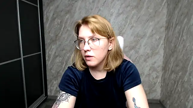 Snapshot of Reginasmilee chatting on 6, 3, 2025 Reginasmilee online show from 6, 3, 2025