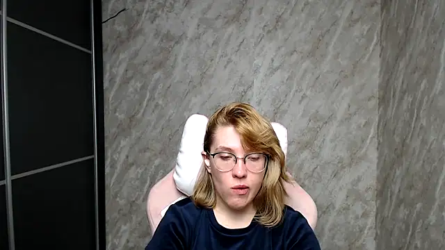 Snapshot of Reginasmilee chatting on 6, 3, 2025 Reginasmilee online show from 6, 3, 2025