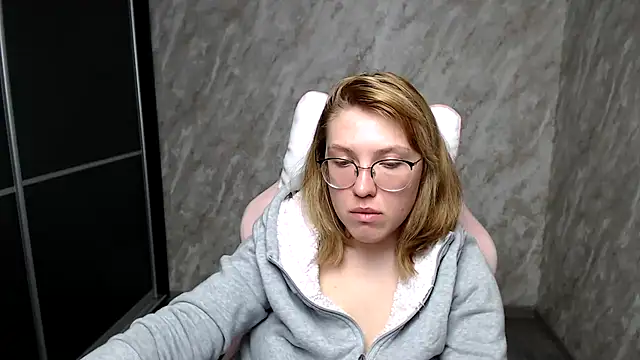 Snapshot of Reginasmilee chatting on 11, 3, 2025 Reginasmilee online show from 11, 3, 2025