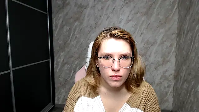 Snapshot of Reginasmilee chatting on 18, 3, 2025 Reginasmilee online show from 18, 3, 2025