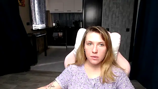 Snapshot of Reginasmilee chatting on 23, 9, 2025 Reginasmilee online show from 23, 9, 2025