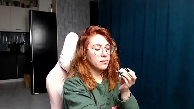 Snapshot of Reginasmilee chatting on 1, 10, 2025 Reginasmilee online show from 1, 10, 2025