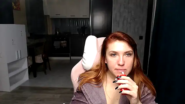 Snapshot of Reginasmilee chatting on 6, 10, 2025 Reginasmilee online show from 6, 10, 2025