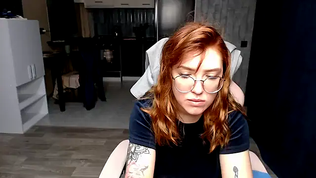 Snapshot of Reginasmilee chatting on 10, 10, 2025 Reginasmilee online show from 10, 10, 2025
