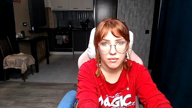 Snapshot of Reginasmilee chatting on 12, 10, 2025 Reginasmilee online show from 12, 10, 2025