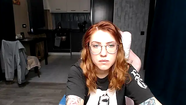Snapshot of Reginasmilee chatting on 13, 10, 2025 Reginasmilee online show from 13, 10, 2025