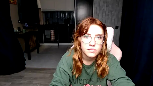 Snapshot of Reginasmilee chatting on 17, 10, 2025 Reginasmilee online show from 17, 10, 2025