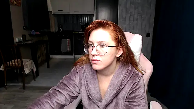 Snapshot of Reginasmilee chatting on 19, 10, 2025 Reginasmilee online show from 19, 10, 2025