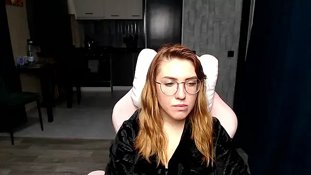 Reginasmilee online show from 14, 11, 2025