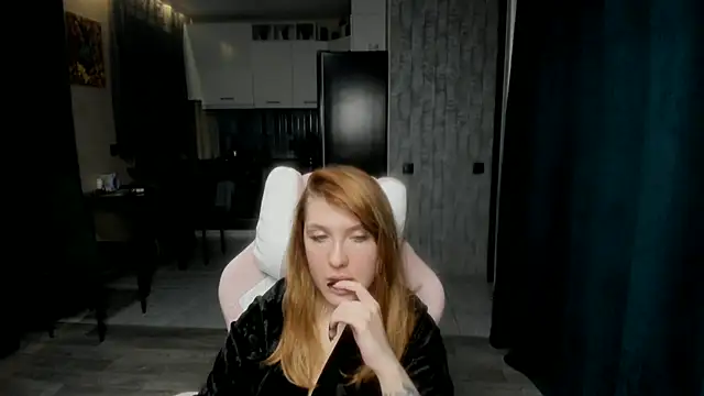 Reginasmilee online show from 27, 11, 2025