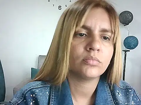 Snapshot of Asly- chatting on 16, 7, 2026 Asly- online show from 16, 7, 2026