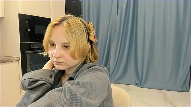Snapshot of TatyanaBoeri chatting on 2, 7, 2026 TatyanaBoeri online show from 2, 7, 2026