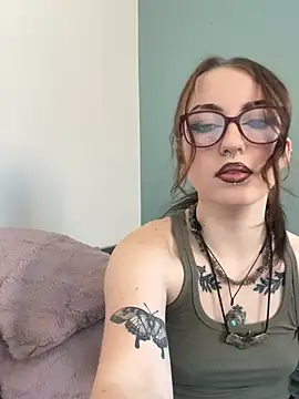 Snapshot of Ellie_Whitfield chatting on 3, 7, 2026 Ellie Whitfield online show from 3, 7, 2026