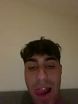 Snapshot of alessio2026xx chatting on 5, 7, 2026 alessio2026xx online show from 5, 7, 2026