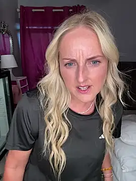 Snapshot of SexySophiex chatting on 25, 7, 2026 SexySophiex online show from 25, 7, 2026