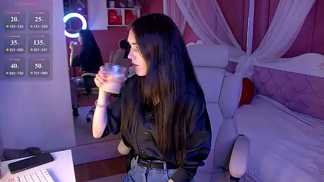 Snapshot of MarielCross chatting on 11, 7, 2026 MarielCross online show from 11, 7, 2026