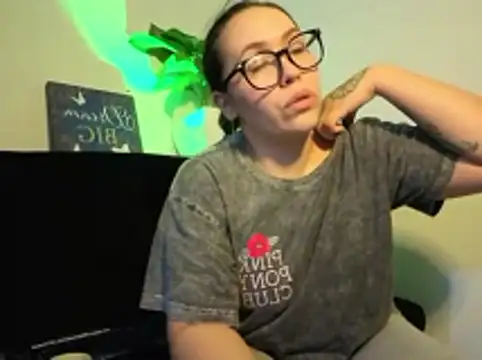 Snapshot of Charlotte_Sinclair chatting on 8, 7, 2026 Charlotte Sinclair online show from 8, 7, 2026