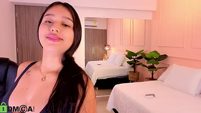 Snapshot of BELLA_GAITAN_ chatting on 7, 7, 2026 BELLA GAITAN online show from 7, 7, 2026