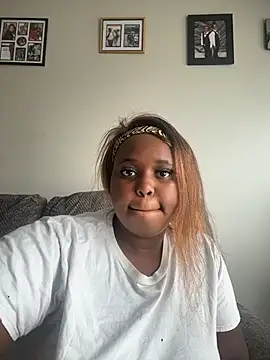 CurvySirenn online show from 17, 7, 2026