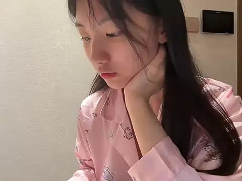 Snapshot of miumikkkki chatting on 7, 7, 2026 miumikkkki online show from 7, 7, 2026