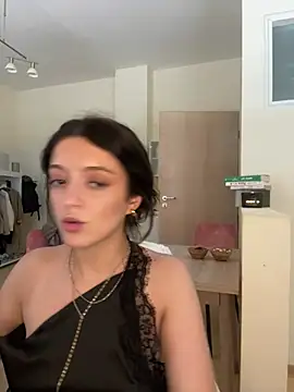 Snapshot of ValeriaNextDoor chatting on 8, 7, 2026 ValeriaNextDoor online show from 8, 7, 2026
