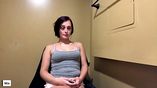 Snapshot of miaaellie chatting on 15, 7, 2026 miaaellie online show from 15, 7, 2026