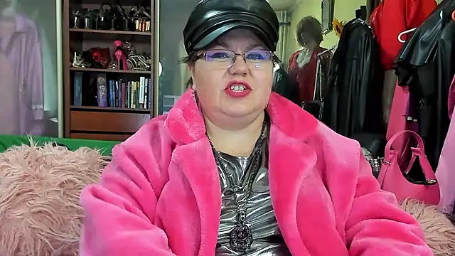 Snapshot of KaryQueen chatting on 4, 12, 2024 KaryQueen online show from 4, 12, 2024