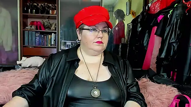 KaryQueen online show from 2, 3, 2025