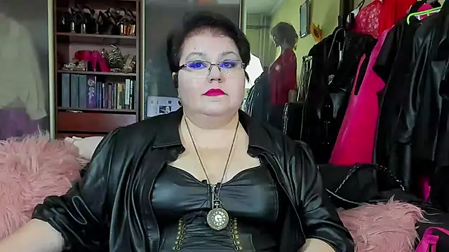 KaryQueen online show from 13, 3, 2025