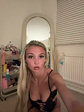 Snapshot of summerblue_ chatting on 20, 7, 2026 summerblue online show from 20, 7, 2026