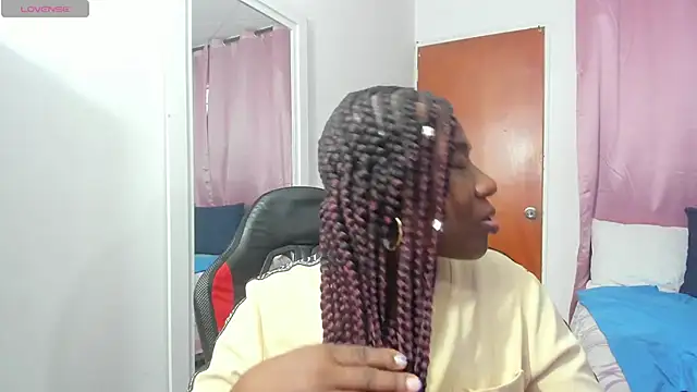 LupeAdams online show from 7, 4, 2026