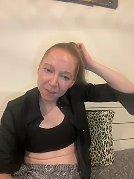 Snapshot of EmmaaFit chatting on 13, 7, 2026 EmmaaFit online show from 13, 7, 2026