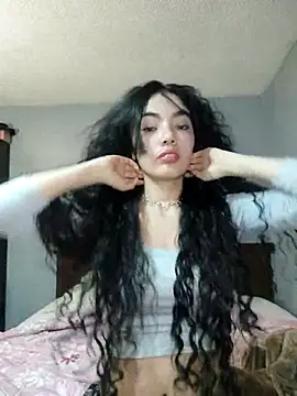 Snapshot of laura_mon chatting on 5, 8, 2026 laura mon online show from 5, 8, 2026