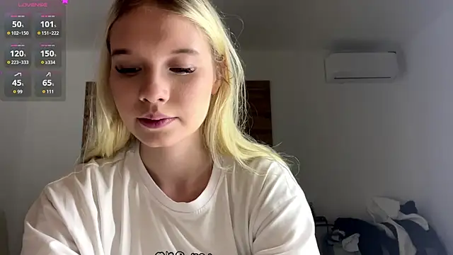 Snapshot of CarmellaCerra chatting on 18, 7, 2026 CarmellaCerra online show from 18, 7, 2026