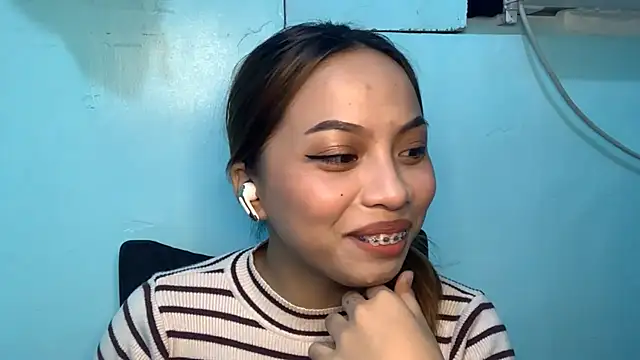 RaynaMcclurken online show from 24, 7, 2026