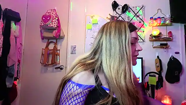 Snapshot of xxKitten chatting on 21, 7, 2026 xxKitten online show from 21, 7, 2026