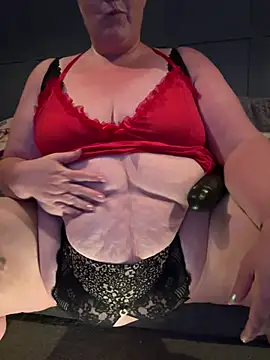 Snapshot of Curvy-BellaXXX chatting on 2, 8, 2026 Curvy-BellaXXX online show from 2, 8, 2026