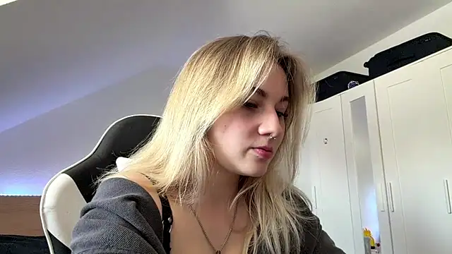 tutsiecutie online show from 24, 7, 2026