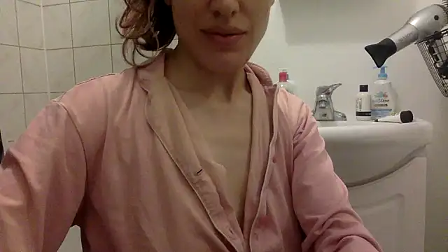 Snapshot of laetitia_xo chatting on 6, 8, 2026 laetitia xo online show from 6, 8, 2026