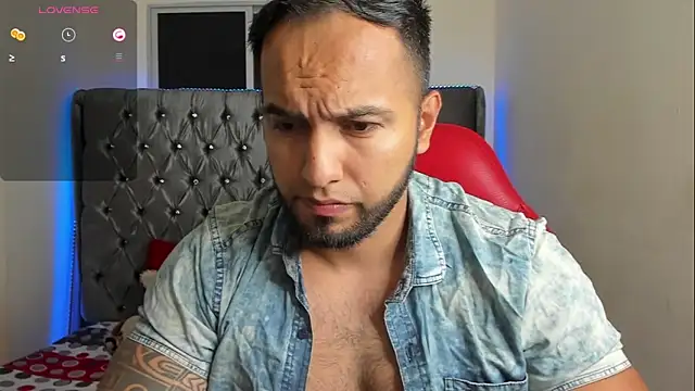 Snapshot of mrloganfuck1 chatting on 29, 3, 2026 mrloganfuck1 online show from 29, 3, 2026