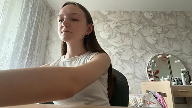 Snapshot of LeaScolieri chatting on 5, 8, 2026 LeaScolieri online show from 5, 8, 2026