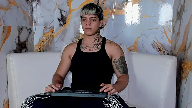 Snapshot of Noah__Browm chatting on 1, 8, 2026 Noah Browm online show from 1, 8, 2026