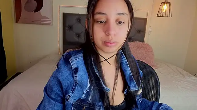 Snapshot of emma_smt chatting on 3, 8, 2026 emma smt online show from 3, 8, 2026