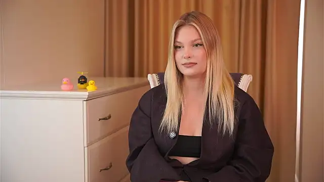 Snapshot of KoriHeeney chatting on 5, 8, 2026 KoriHeeney online show from 5, 8, 2026