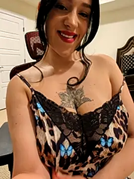 Snapshot of LyannaGardner chatting on 2, 8, 2026 LyannaGardner online show from 2, 8, 2026