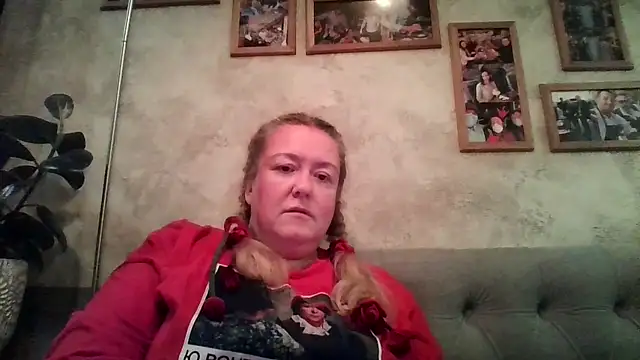 Snapshot of HappyCurvyMama chatting on 5, 8, 2026 HappyCurvyMama online show from 5, 8, 2026